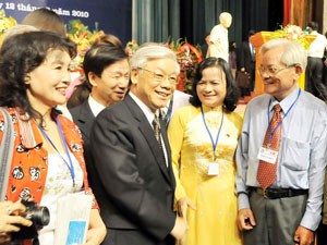 National Assembly Chairman Nguyen Phu Trong (in suite) meets with journalists on August 12, 2010 National Assembly Chairman Nguyen Phu Trong (in suite) meets with journalists on August 12, 2010