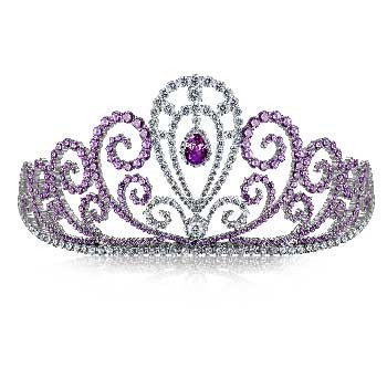 The billion-VND crown will find out its life-time owner on Aug 21 (Photo: ZELA) The billion-VND crown will find out its life-time owner on Aug 21 (Photo: ZELA)