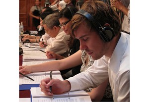 Delegates at the workshop in Hanoi August 18, 2010 (Photo: Tuoi Tre) Delegates at the workshop in Hanoi August 18, 2010 (Photo: Tuoi Tre)
