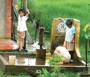 Children take fresh water at a water pump. a southern province. Fresh water for the poor is one of the government's compaigns to fight against poverty Children take fresh water at a water pump. a southern province. Fresh water for the poor is one of the government's compaigns to fight against poverty