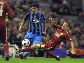 Joe Cole (R) vies with Trabzonspor's Turkish midfielder Ceyhun Gülselam during their UEFA Europa League match at Anfield, Liverpoolon August 19, 2010. Liverpool won 1-0. AFP Joe Cole (R) vies with Trabzonspor's Turkish midfielder Ceyhun Gülselam during their UEFA Europa League match at Anfield, Liverpoolon August 19, 2010. Liverpool won 1-0. AFP