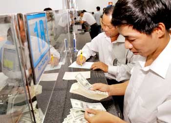 Businesses struggle as dollar gets more expensive ảnh 1 Businesses struggle as dollar gets more expensive ảnh 1