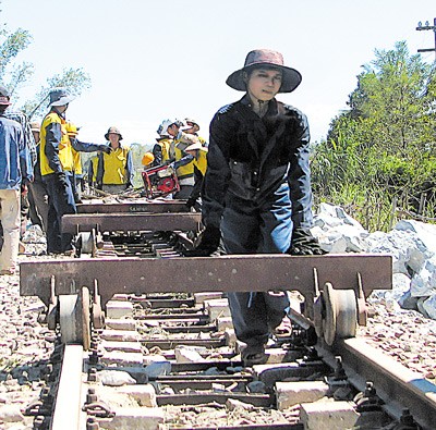 Workers race to upgrade the North-South railway in the central region ahead of the upcoming flood and storm season, in the SGGP photo is section through Binh Son District, Quang Ngai Province Workers race to upgrade the North-South railway in the central region ahead of the upcoming flood and storm season, in the SGGP photo is section through Binh Son District, Quang Ngai Province