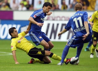 Dortmund'sNuri Sahin (L) vies for the ball with Leverkusen's Michael Ballack (C) and striker Stefan Kießling (R) during the German first division Bundesliga football match Borussia Dortmund vs Bayer Leverkusen in the western German city of Dortmund on August 22, 2010. AFP Dortmund'sNuri Sahin (L) vies for the ball with Leverkusen's Michael Ballack (C) and striker Stefan Kießling (R) during the German first division Bundesliga football match Borussia Dortmund vs Bayer Leverkusen in the western German city of Dortmund on August 22, 2010. AFP
