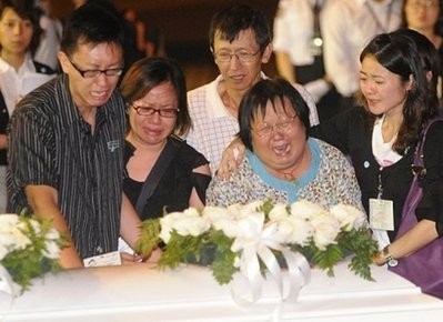 A family grieves at the airport in Hong Kong over the coffin of a victim of the Manila hostage crisis. A family grieves at the airport in Hong Kong over the coffin of a victim of the Manila hostage crisis.
