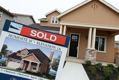 New US homes sales fell to their lowest level in about half a century and manufacturing orders came in far worse than expected, the government said Wednesday, fueling concerns the world's largest economy could slip back into recession New US homes sales fell to their lowest level in about half a century and manufacturing orders came in far worse than expected, the government said Wednesday, fueling concerns the world's largest economy could slip back into recession