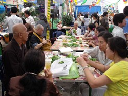 2010 Vegetarian Food Fair will attract thousands of people with hundreds of delicious dishes. 2010 Vegetarian Food Fair will attract thousands of people with hundreds of delicious dishes.