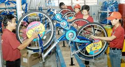 Workers of Cho Lon Company are making finished bicyle (Photo: SGGP) Workers of Cho Lon Company are making finished bicyle (Photo: SGGP)