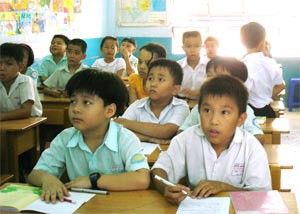 Third grade of Cau Kieu school in district Phu Nhuan. The ministry has ruled children should learn English from the third grade onwards (Photo: Phuong Nhu) Third grade of Cau Kieu school in district Phu Nhuan. The ministry has ruled children should learn English from the third grade onwards (Photo: Phuong Nhu)