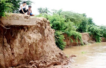 On the photo is the place where a primary school falls into the river in Vinh Truong Commune, An Phu District, An Giang Province (Photo: SGGP) On the photo is the place where a primary school falls into the river in Vinh Truong Commune, An Phu District, An Giang Province (Photo: SGGP)
