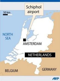 Dutch police arrested two men on a US flight whose luggage reportedly contained box cutters, knives, and a cellphone taped to a Pepto-Bismol bottle.(Photo: AFP) Dutch police arrested two men on a US flight whose luggage reportedly contained box cutters, knives, and a cellphone taped to a Pepto-Bismol bottle.(Photo: AFP)