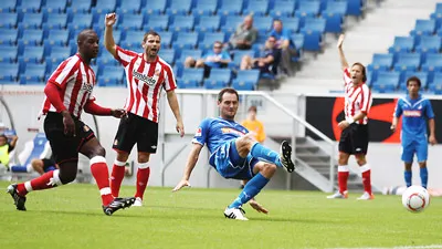 Trung vệ Josip Simunic (giữa) ghi 2 bàn trận gặp Sunderland. Trung vệ Josip Simunic (giữa) ghi 2 bàn trận gặp Sunderland.
