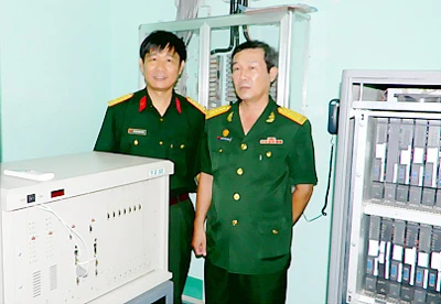 Nội địa hóa tổng đài liên lạc quân sự