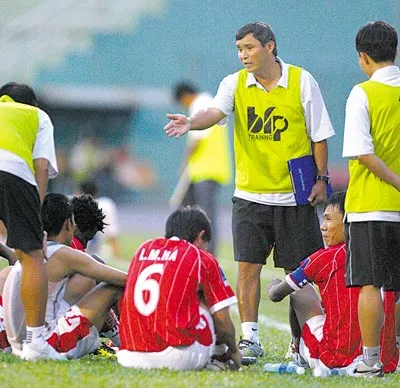 Trước khi V-League hạ màn - Chiếc “phao” cuối mùa