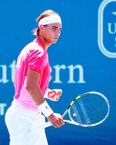 Nadal thắng, vẫn... phàn nàn