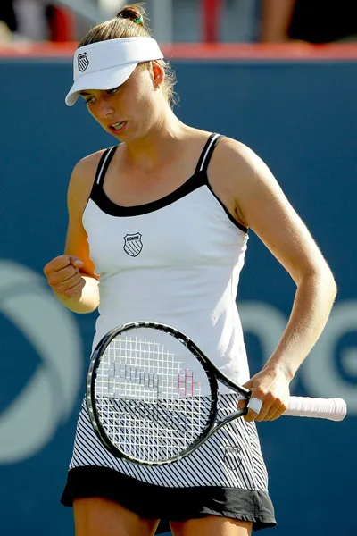 WTA Rogers Cup 2010: Zvonareva đánh bại Clijsters