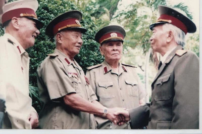 Thăm lại người sư đoàn trưởng đầu tiên của Sư đoàn 9 anh hùng