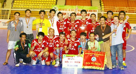 Giải vô địch futsal TPHCM mở rộng - Cúp LS lần 4-2010: Ôtô Phạm Gia vô địch