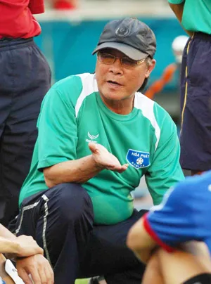 HLV Nguyễn Thành Vinh (Hòa Phát Hà Nội): “Ở nước ta, nói bóng đá sạch dễ bị cười cho...”