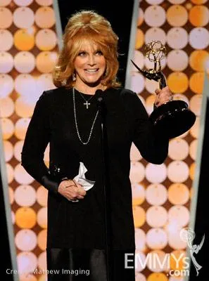 Ann Margret - nữ diễn viên khách mời xuất sắc nhất trong hạng mục Phim truyền hình - thể loại chính kịch, dài tập Ann Margret - nữ diễn viên khách mời xuất sắc nhất trong hạng mục Phim truyền hình - thể loại chính kịch, dài tập