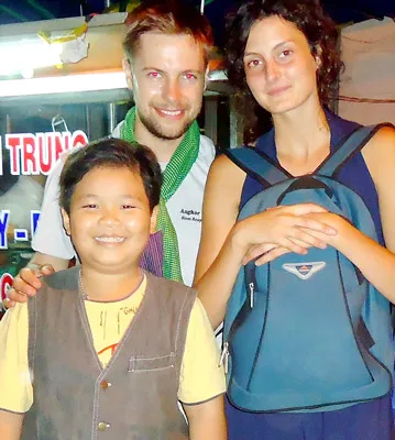 Cậu thông dịch viên nhỏ tuổi