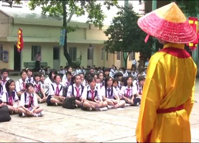 Tái hiện lễ hội Lều chõng tại cuộc thi Prudential Văn hay Chữ tốt ảnh 2 Tái hiện lễ hội Lều chõng tại cuộc thi Prudential Văn hay Chữ tốt ảnh 2