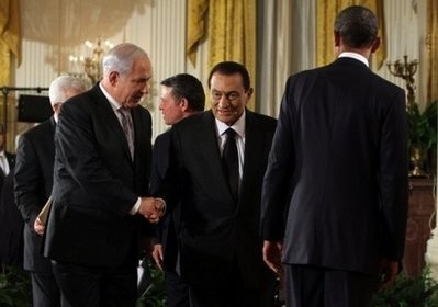 Israeli Prime Minister Benjamin Netanyahu (L) shakes hands with Egyptian President Hosni Mubarak at the White House. AFP Israeli Prime Minister Benjamin Netanyahu (L) shakes hands with Egyptian President Hosni Mubarak at the White House. AFP