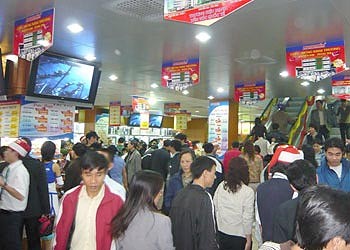 Customers at a electronic center in HCMC Customers at a electronic center in HCMC