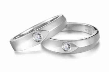 The diamond wedding ring is platinum-plated and has silver core (Photo: Courtesy of Goodman) The diamond wedding ring is platinum-plated and has silver core (Photo: Courtesy of Goodman)
