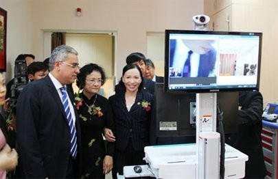 Guests visit the Asian Liver Centre Ho Chi Minh City on the opening day of September 11, 2010 (Photo: Q. Hung) Guests visit the Asian Liver Centre Ho Chi Minh City on the opening day of September 11, 2010 (Photo: Q. Hung)