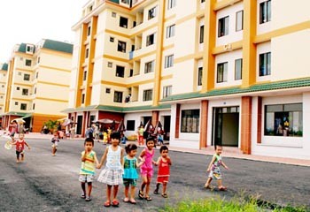 HCM City’s housing development program should tend to residents’ living environment (Photo: SGGP) HCM City’s housing development program should tend to residents’ living environment (Photo: SGGP)