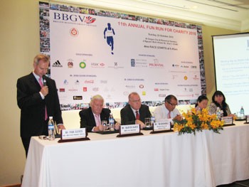 BBGV representatives introduce the Fun Run 2010 at the press briefing in Caravelle Hotel on Sep. 17, 2010. (Photo: Quang Tam) BBGV representatives introduce the Fun Run 2010 at the press briefing in Caravelle Hotel on Sep. 17, 2010. (Photo: Quang Tam)