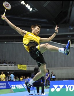 Lee Chong Wei smashes a shot against Kenichi Tago during their match at the Japan Open in Tokyo on September 23, 2010. AFP Lee Chong Wei smashes a shot against Kenichi Tago during their match at the Japan Open in Tokyo on September 23, 2010. AFP