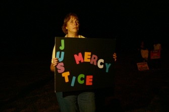 An activist against the death penalty stands late on September 23, 2010 outside the Greensville prison in Jarratt, Virgina. AFP An activist against the death penalty stands late on September 23, 2010 outside the Greensville prison in Jarratt, Virgina. AFP