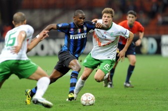 Eto' (C) fights for the ball with Werder Bremen's defender Sebastian Prodi (R) and Werder Bremen's Brasilian midfielder Wesley at San Siro stadium in Milan on September 29, 2010. AFP Eto' (C) fights for the ball with Werder Bremen's defender Sebastian Prodi (R) and Werder Bremen's Brasilian midfielder Wesley at San Siro stadium in Milan on September 29, 2010. AFP