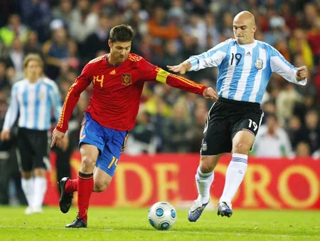 Giao hữu Argentina - Tây Ban Nha: Màn quảng cáo cho bóng đá đẹp