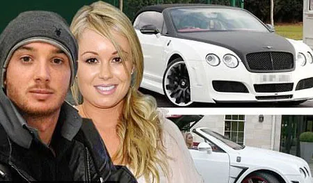 Pato tình tứ bên Deborah.