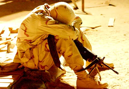Hình ảnh một lính Mỹ mệt mỏi trên chiến trường Afghanistan. Hình ảnh một lính Mỹ mệt mỏi trên chiến trường Afghanistan.