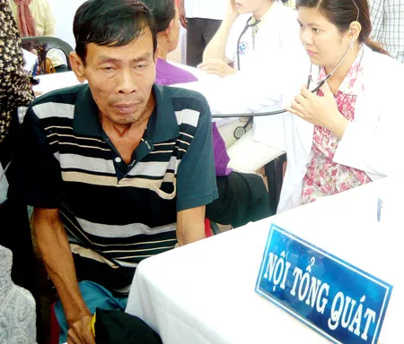 Mang niềm vui đến quê nghèo