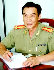 300 phút đấu súng nghẹt thở trên biển