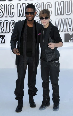 Usher và Justin-Bieber Usher và Justin-Bieber