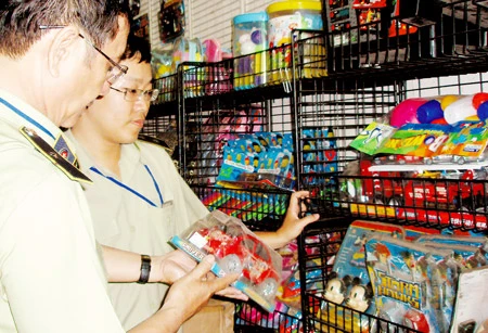 Quy định dán tem CR trên đồ chơi trẻ em - Thị trường bị thả nổi