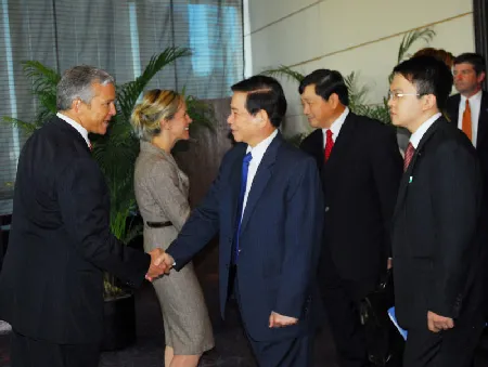 Chủ tịch nước Nguyễn Minh Triết gặp gỡ các doanh nghiệp Chủ tịch nước Nguyễn Minh Triết gặp gỡ các doanh nghiệp