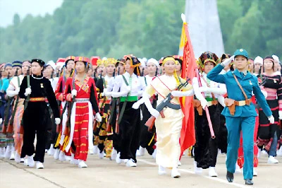 Đội hình diễu binh, diễu hành tập dợt chuẩn bị cho ngày đại lễ. Đội hình diễu binh, diễu hành tập dợt chuẩn bị cho ngày đại lễ.