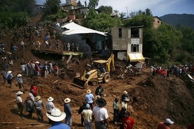 People search for victims in the aftermath of a landslide Santa Maria de Tlahuitoltepec, Oaxaca state, Mexico, Wednesday, Sept. 29, 2010 People search for victims in the aftermath of a landslide Santa Maria de Tlahuitoltepec, Oaxaca state, Mexico, Wednesday, Sept. 29, 2010