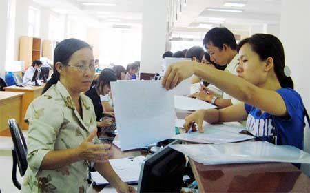At the Ho Chi Minh City Social Insurance Agency (Photo: SGGP) At the Ho Chi Minh City Social Insurance Agency (Photo: SGGP)