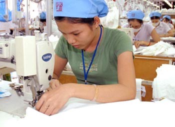 Workers at a garment company in HCMC. Vietnam’s GDP growth is expected to attain 6.7 percent in 2010 (Photo: SGGP) Workers at a garment company in HCMC. Vietnam’s GDP growth is expected to attain 6.7 percent in 2010 (Photo: SGGP)