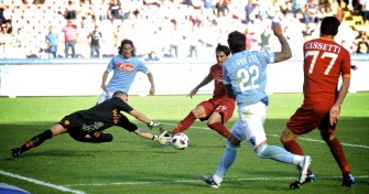 AS Roma's goalkeeper Bogdan Lobont (L) stops the ball next to SSC Napoli Ezequiel Lavezzi (2R) on October 3, 2010. AFP AS Roma's goalkeeper Bogdan Lobont (L) stops the ball next to SSC Napoli Ezequiel Lavezzi (2R) on October 3, 2010. AFP