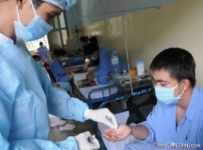 A doctor of Pham Ngoc Thach Hospital in HCMC gives a Tamiflu to a H1N1 patient. Vietnamese Ministry of Health has not carefully oversee a costly and arguably unnecessary stockpile of Tamiflu, according to government inspection's findings A doctor of Pham Ngoc Thach Hospital in HCMC gives a Tamiflu to a H1N1 patient. Vietnamese Ministry of Health has not carefully oversee a costly and arguably unnecessary stockpile of Tamiflu, according to government inspection's findings