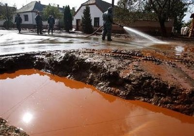Workers clear up toxic sludge in the flooded village of Devecser, 150 km west of Budapest, October 8, 2010. Workers clear up toxic sludge in the flooded village of Devecser, 150 km west of Budapest, October 8, 2010.